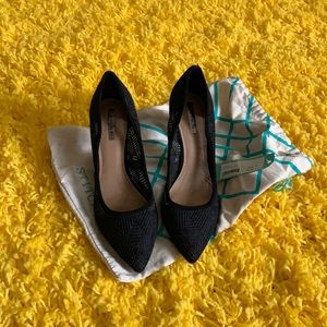 Tahari Brice Lace pump size 8